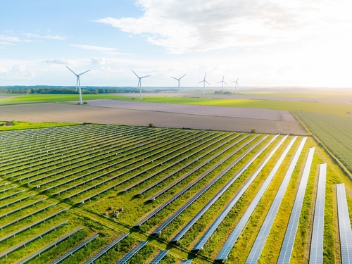 energia renovable. Campo con sistema eólico