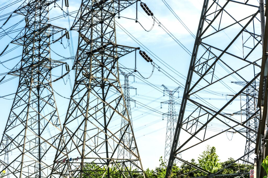 Instalación eléctrica industrial con transformadores eléctricos de media y alta tensión