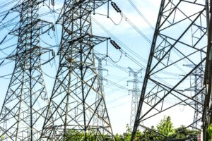 Instalación eléctrica industrial con transformadores eléctricos de media y alta tensión