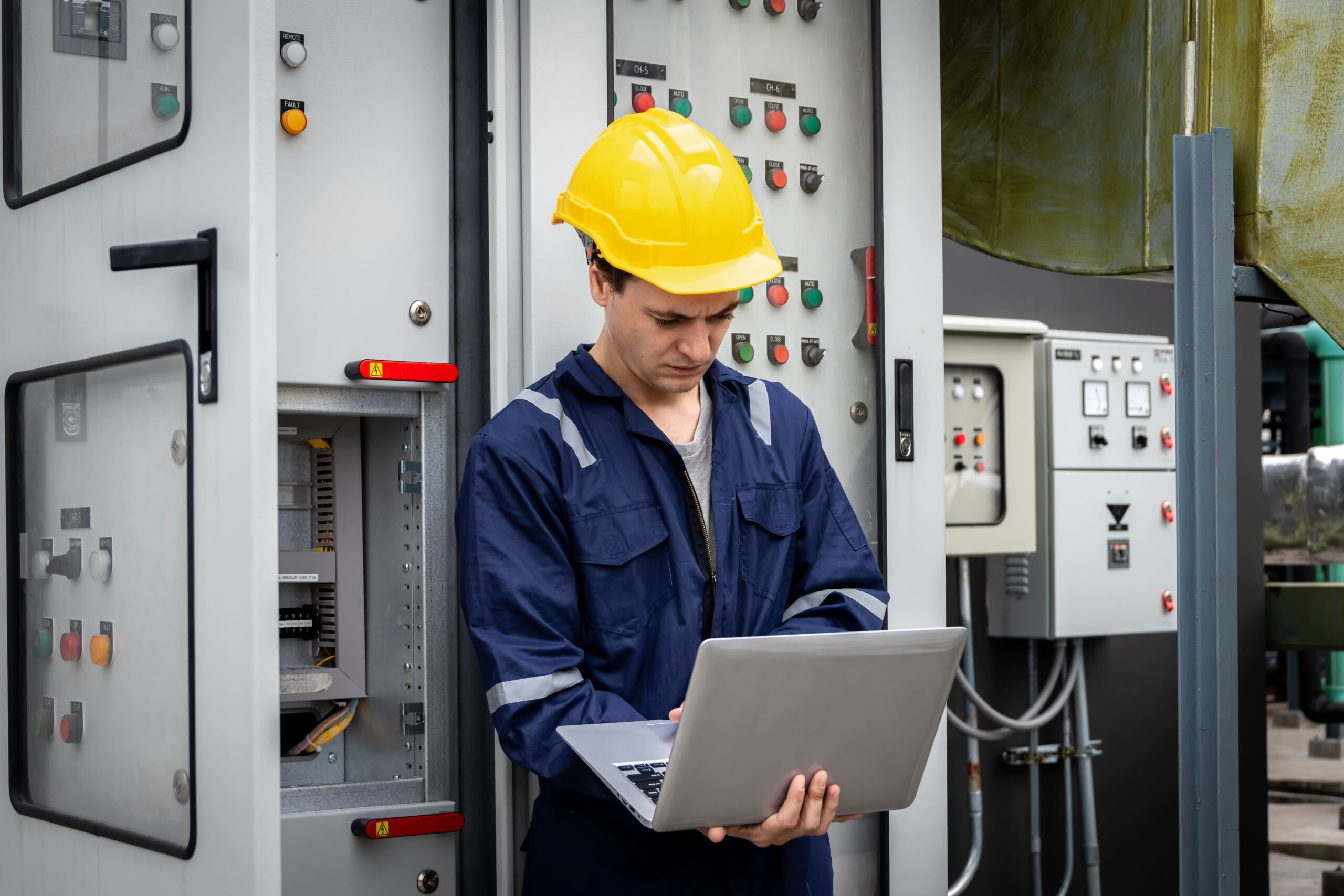 Programación de PLC en proyecto de ingeniería de control industrial — VOLTIA
